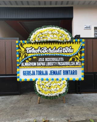 Papan Bunga Duka di Simpang Ulim
